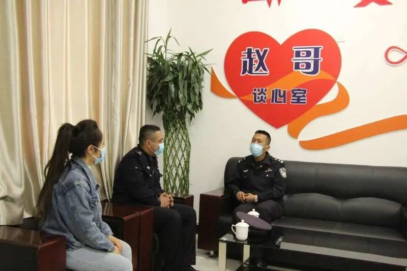 赵伟,曾任阿图什市公安局政工科科长,市公安局治安大队教导员.