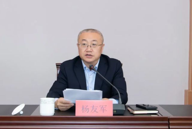 新任干部集体见面会11月17日上午△新坝镇党委书记吴玉青,镇长杨友军