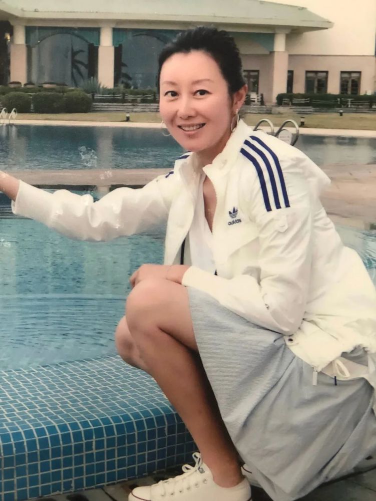 他是潘蔚前夫,前妻三婚两离与孙楠爱得甜蜜,他平凡一生无人知
