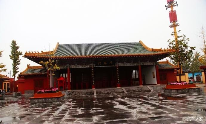 顺治十六年(1659年,在周王府旧址上设立了贡院,作为考试举人的场所.