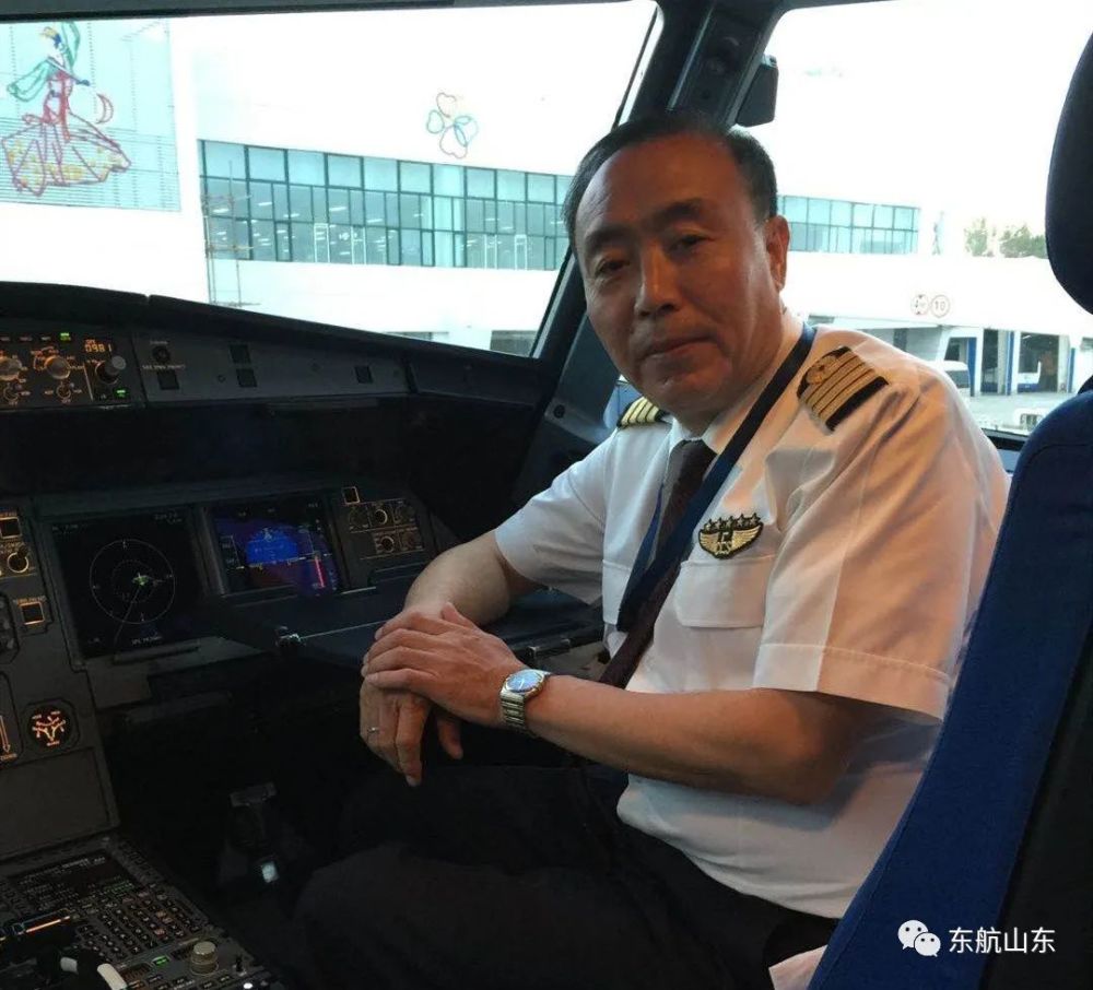 畅行蓝天44载东航五星机长王杰光荣退休