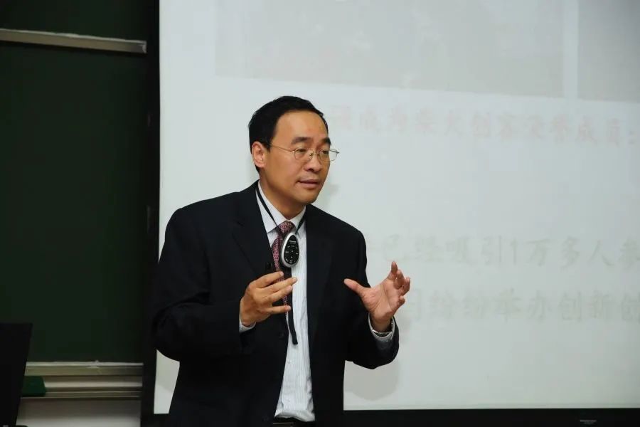 据太原理工大学官网"现任领导"栏目显示,曾任清华大学教务处副处长