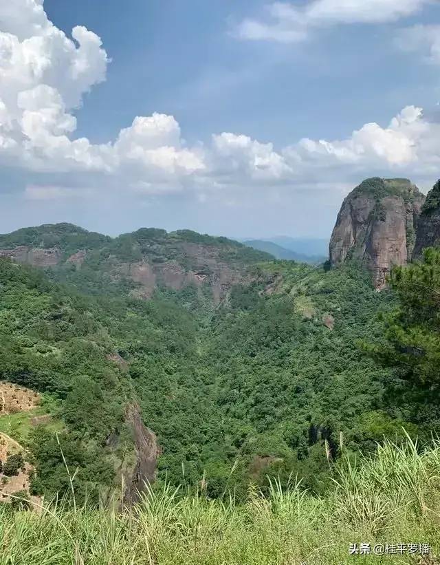 探访广西最美丹霞地貌.—麻垌白石山