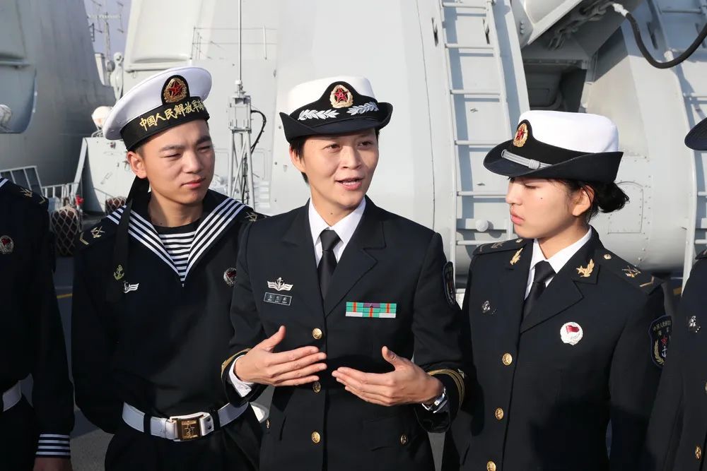 她是中大首位女博士军官,35岁被特招,成中国海军首位女副舰长