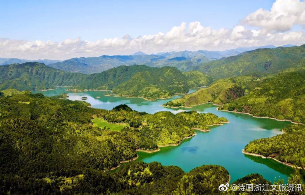 飞云湖是 浙南最大的湖,山包仿若海上的小岛,星罗棋布.