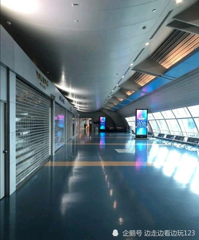 重庆江北国际机场,曾经繁忙的t2如今空荡荡,对此大家