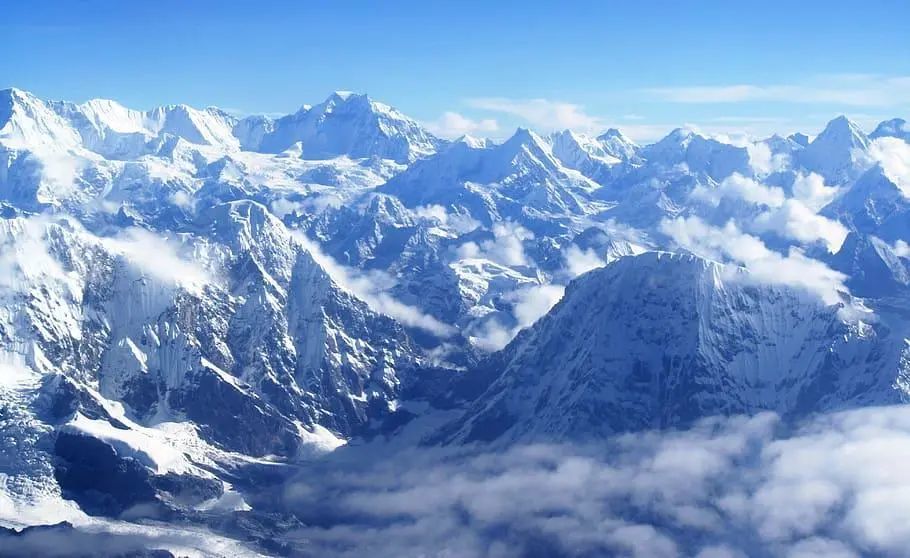 民航客机为什么很少飞越喜马拉雅山?下滑1000米,地球duang就冲上来了!