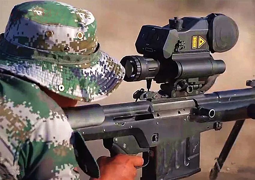 10式狙击步枪的瞄准镜,也就是下图这个: 10式大狙的全称叫做qub10式
