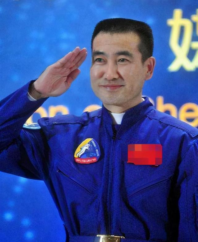 陆军少将翟志刚:中国太空漫步第一人,辉煌的背后是老母亲的逝世