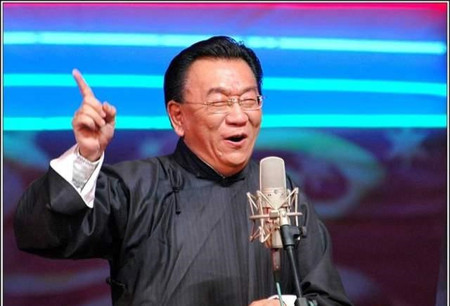 常宝华的大徒弟本来是牛群后来被不太说相声的侯耀华取代