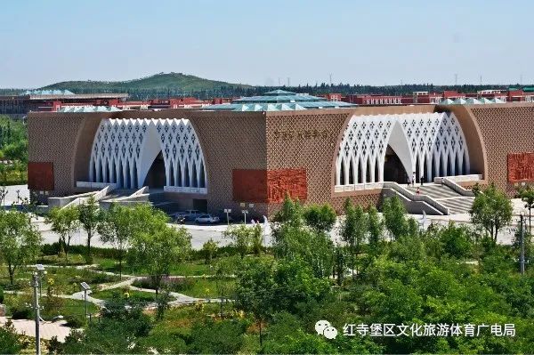 建成后的宁夏移民博物馆,坐落在红寺堡区文化西街,是红寺堡区的标志性