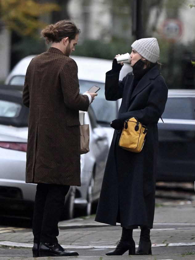 艾玛·沃特森(emmawatson)和男友最新街拍