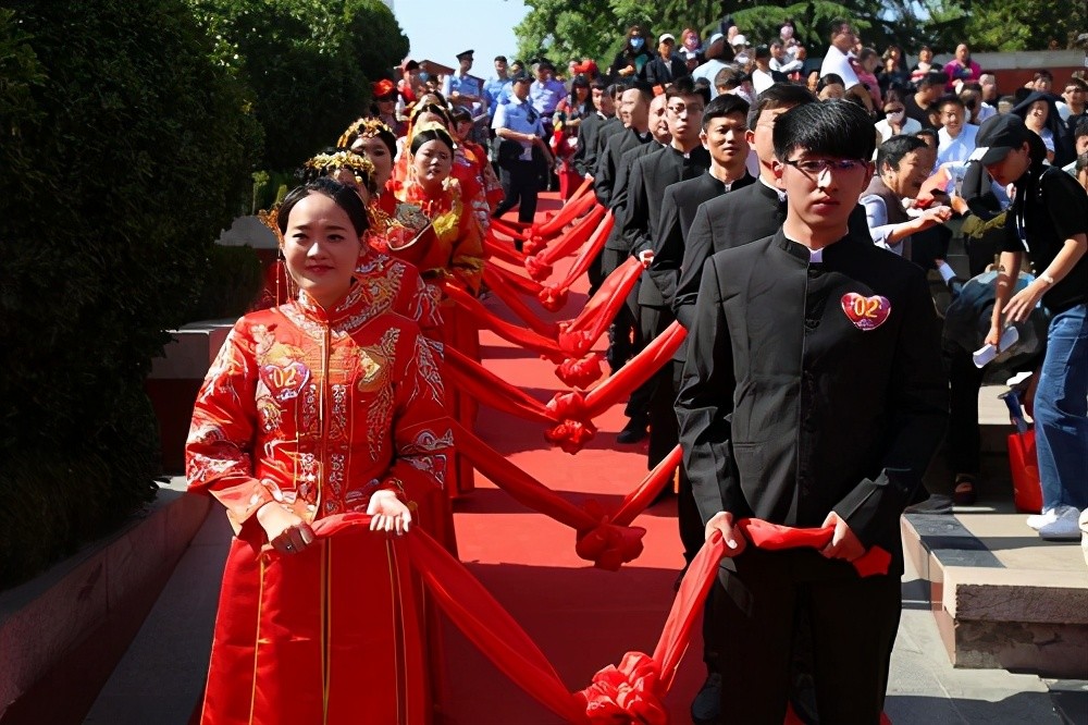 见面礼和定亲礼分别指的是什么