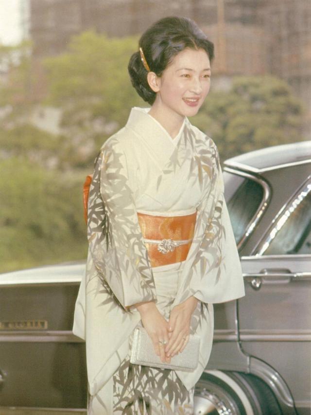 次子礼宫文仁亲王,以及唯一的女儿纪宫清子内亲王