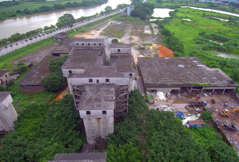 东莞航拍图片:历史老建筑,东江水泥厂,无人敢近