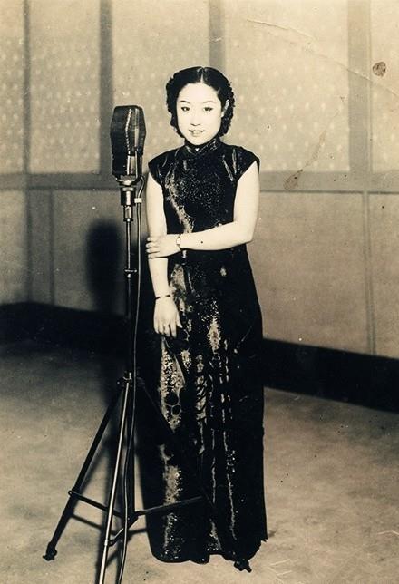 一组老照片:旗袍30年代中国妇女的标准服装,女子穿上