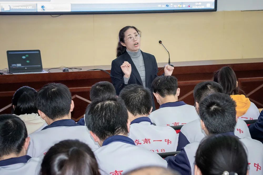 【胶南一中快讯】胶南一中圆满承办2020年青岛市高中教育与教学工作会