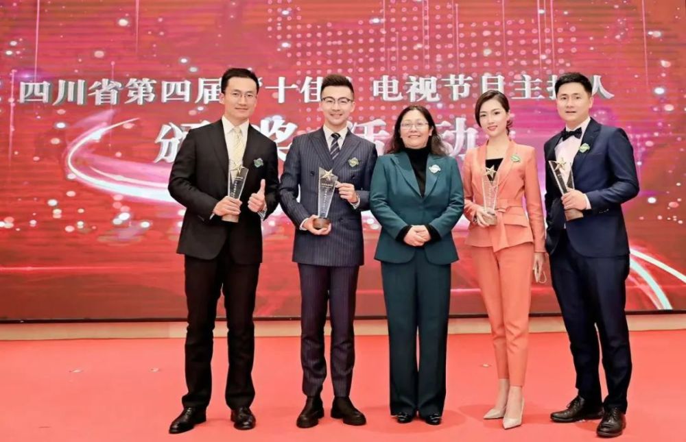 荣获四川十佳这位德阳电视台的主持人不简单你肯定见过他