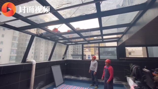 云求助｜成都一楼顶违建暂缓拆除 执法队：在法律法规范围内人性化处理_腾讯新闻