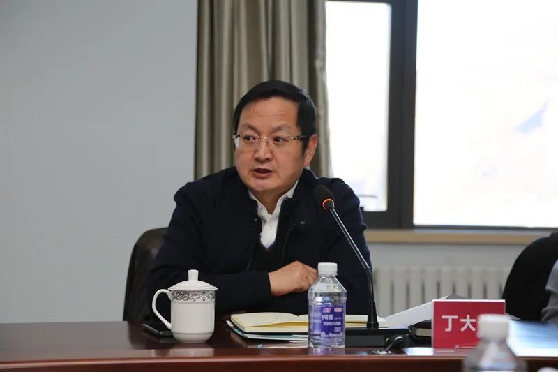 丁大伟主任首先发表了热情洋溢的讲话,对张家口市职教中心的办学理念