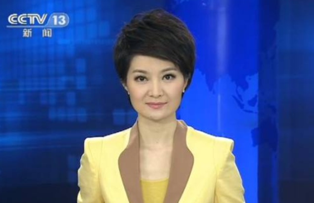 央视新闻主播有两条路可以选:一条是宝晓峰,另一条是刘羽