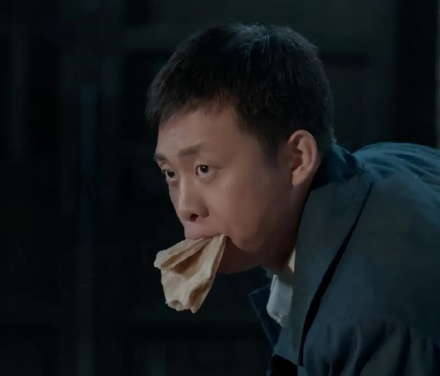 张一山和鞠婧祎演绑架戏被吐槽,效果还不如张译吃块煎饼?