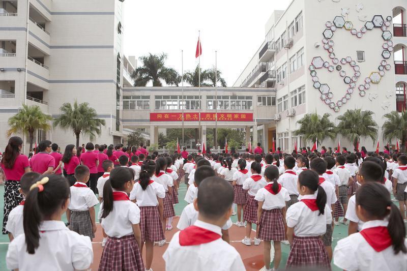 深圳光明小学校史回眸六十余载风雨路几经迁改谱华章