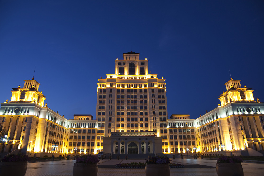 东三省为什么人口流失_十万个为什么手抄报(3)