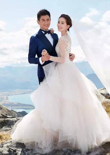 吴奇隆刘诗诗带儿子游玩,一家三口同框照片尽显温馨幸福