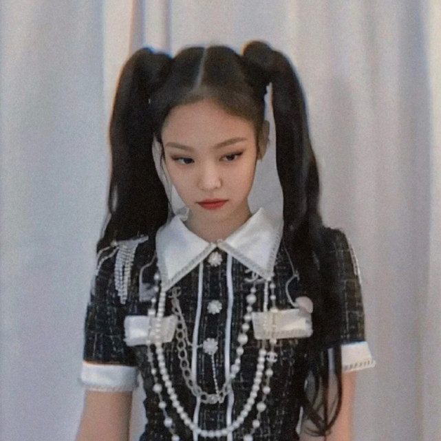 blackpink jennie头像 双马尾的妮妮是最拽滴!