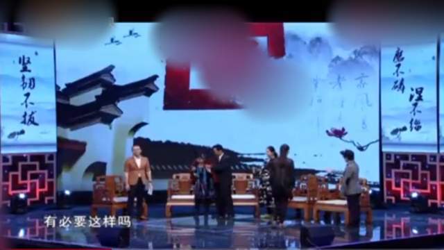 魏道凝上台后先给妻子陈爱莲披上毛毯,被一边已经甜