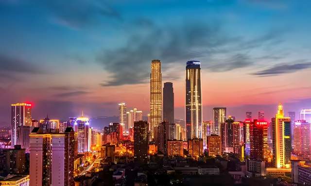 gdp10000亿的城市_中国城市gdp排名2020(3)