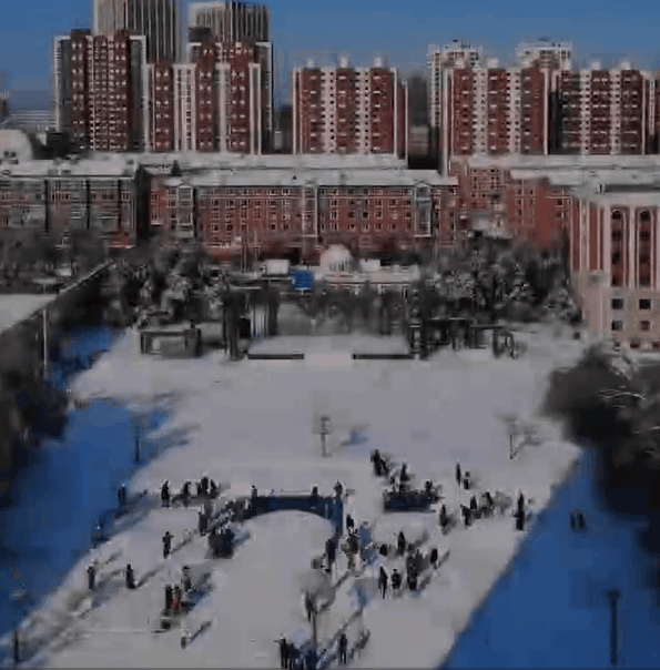 在学校篮球场完成雪地绘图 致敬援鄂医疗队 11月20日,在长春光华学院