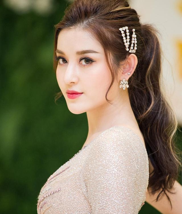 越南第一美人走红网络,奢华礼服穿个不停,日常还晒私人飞机炫富