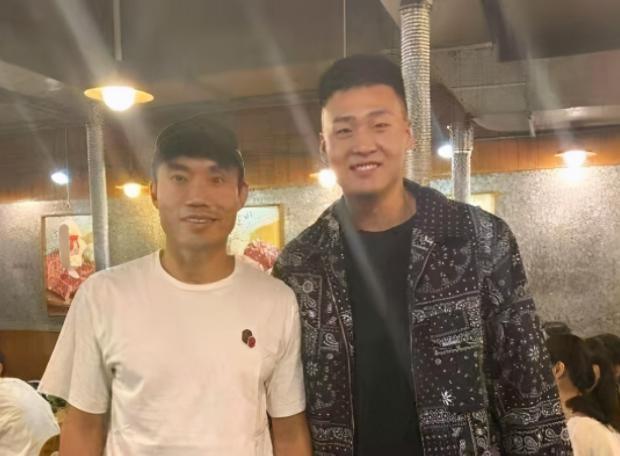 徐杰见女友又秀恩爱,赵睿与国足队长相遇,广东卫冕又添内线强援