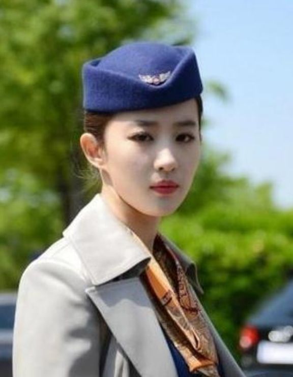刘亦菲空姐照被疯传,仙气十足百看不厌,碾压众多空姐!