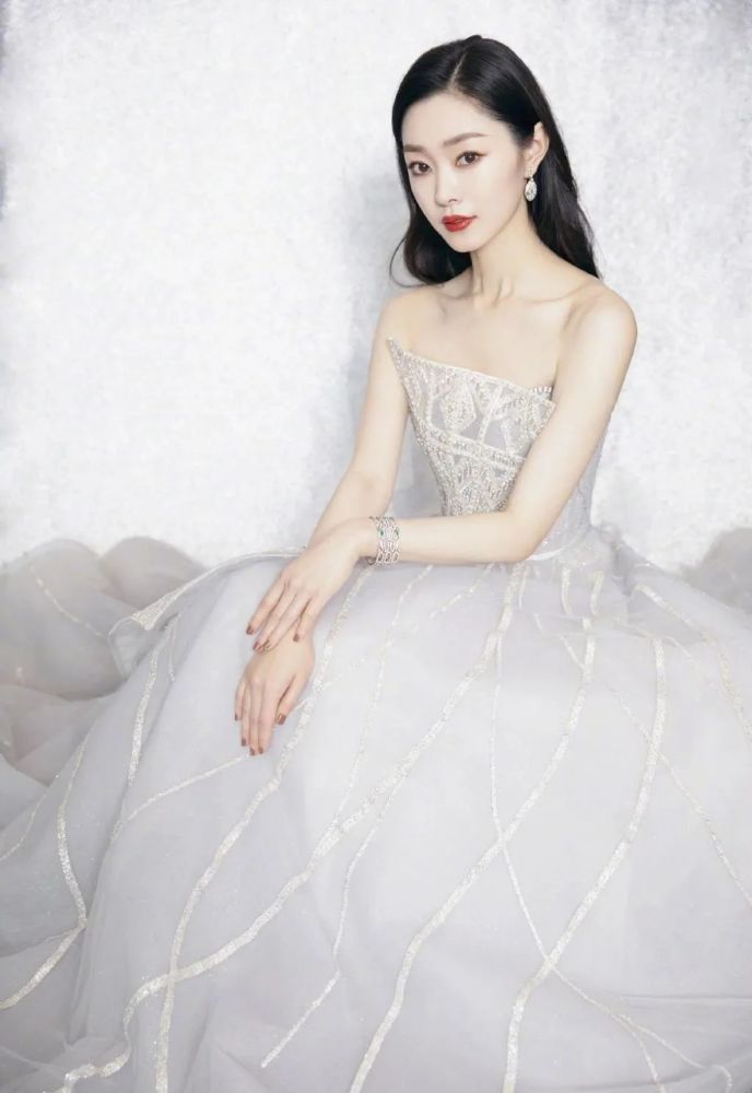 周扬婚纱_周扬性感图片(3)