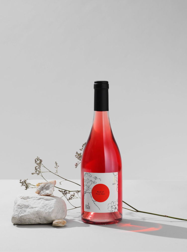  2、红酒品牌包装设计：红色的趋势是什么酒包装？ 