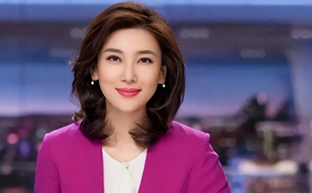 "央视颜霸"李红旧照被扒,方脸单眼皮遭疑整容,与现在判若两人