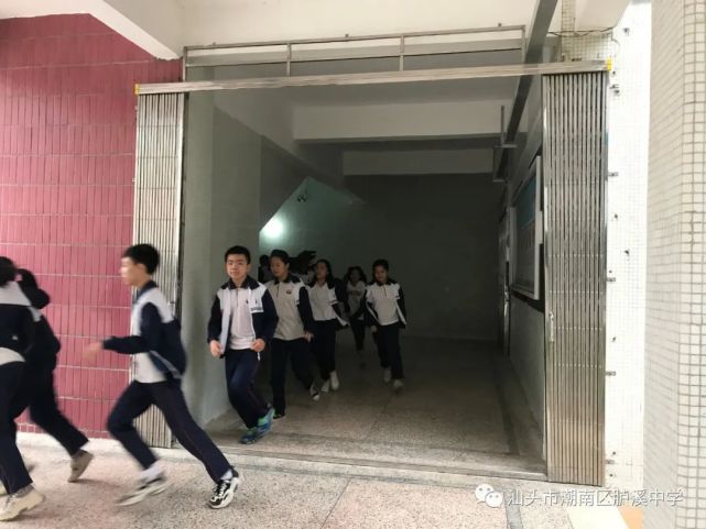 今天,胪溪中学全校师生 出动,只为这件事