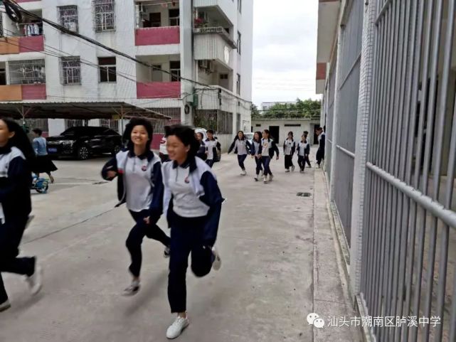 今天,胪溪中学全校师生 出动,只为这件事