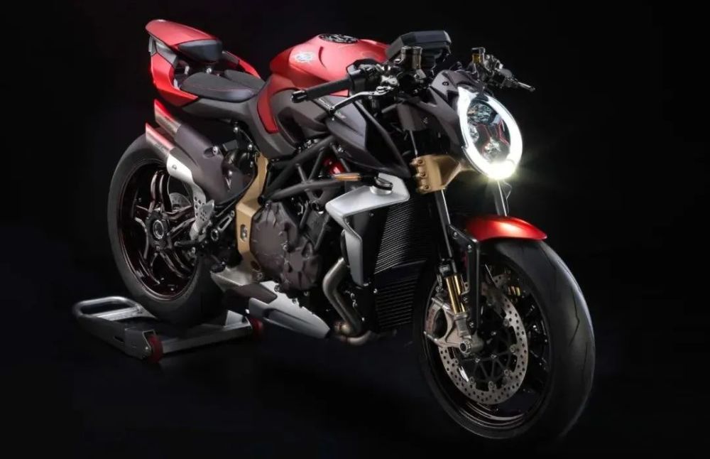 奥古斯塔 brutale 1000 serie oro