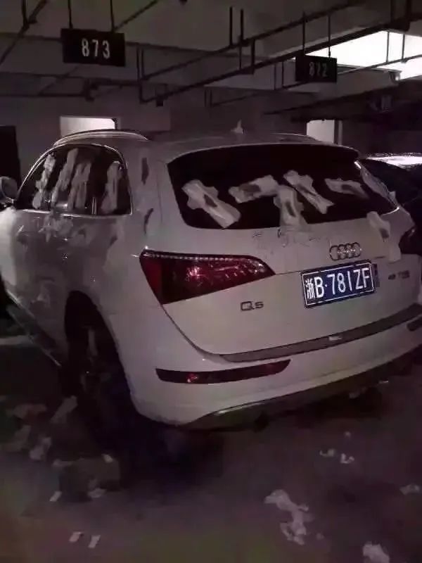 粉色漆汽车，时尚与个性的完美结合