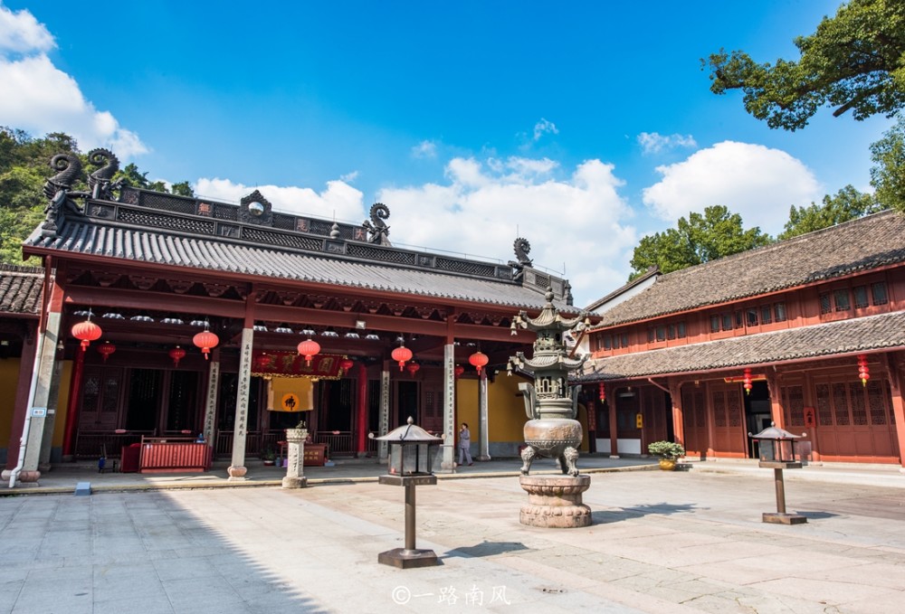 杭州西湖边唯一女性寺院,旁边就是热闹的灵隐寺,游客一直不多