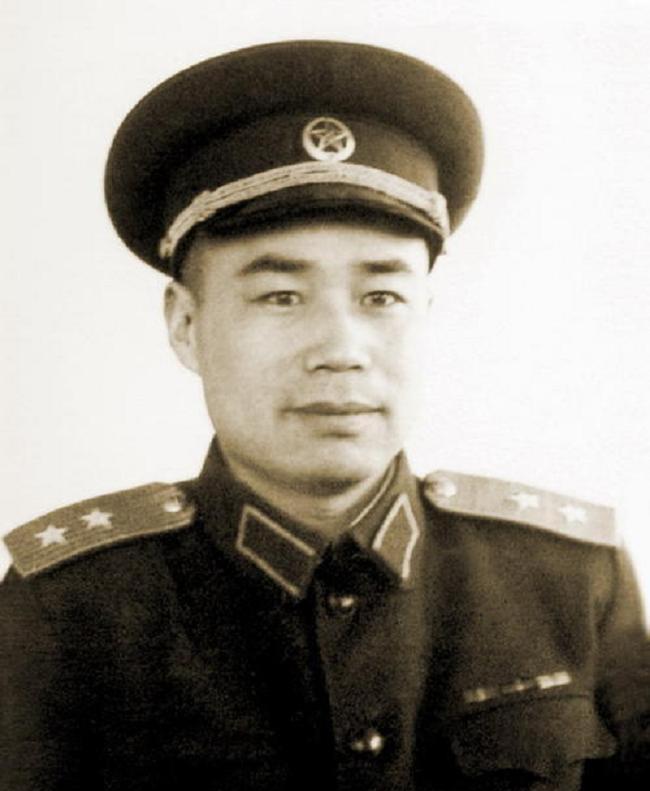 1955年授军衔之后,唯一被降衔的人是谁?为何从中将降为大校?