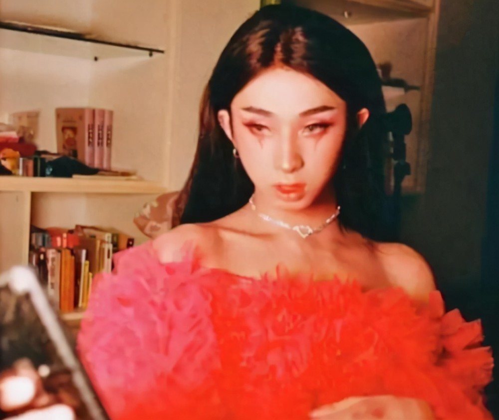 伊能静儿子女装照片惹争议后自曝要休学?笑称:认真你就输了