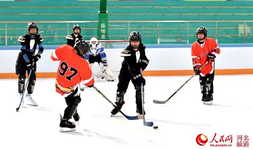 【图片直击】欢乐冰雪 河北沙河举办第二届冰雪运动会