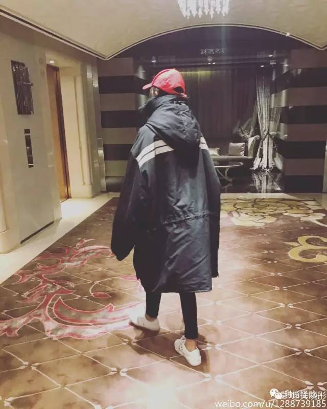 大衣件件破万的关晓彤,面霜却只四十元!