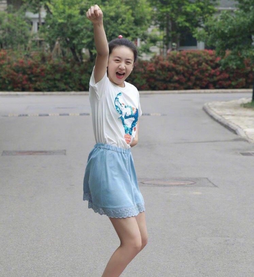 森碟近照曝光,身高近1米7扎双马尾满满违和感,网友:像