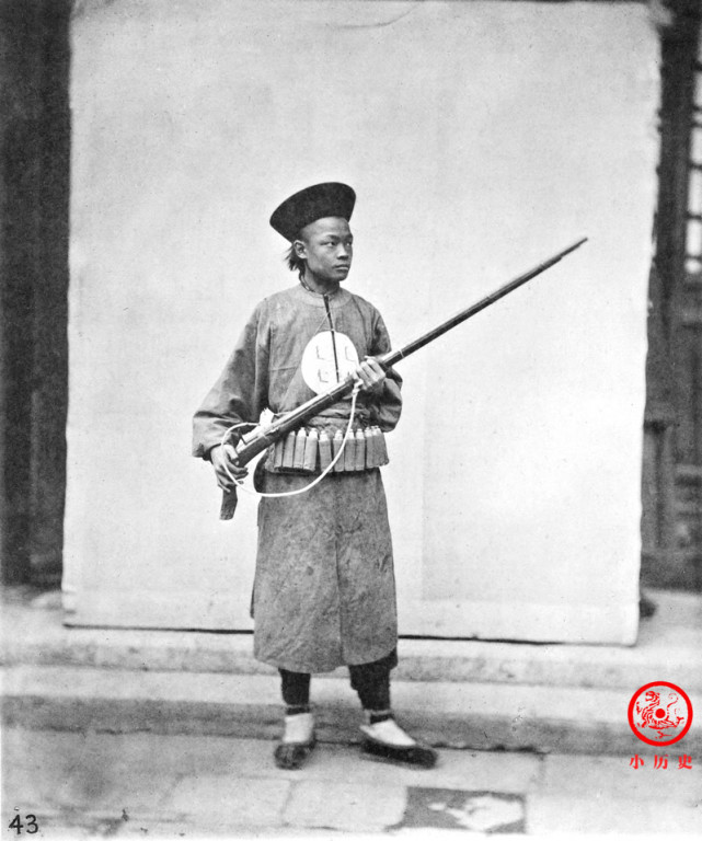 持鸟枪的清军兵丁.